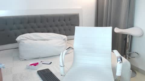 yesikacosta online show from January 5, 11:44 pm