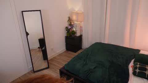 Kiki online show from September 11, 1:34 pm