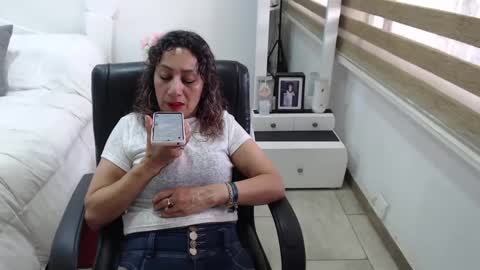 jessy online show from September 8, 8:30 pm