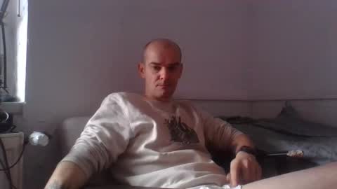 yewloo online show from February 8, 9:35 am