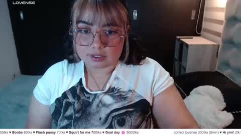 hii i am yini online show from April 14, 3:43 am
