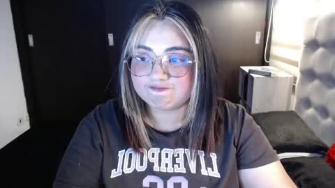 hii i am yini online show from May 7, 1:01 am