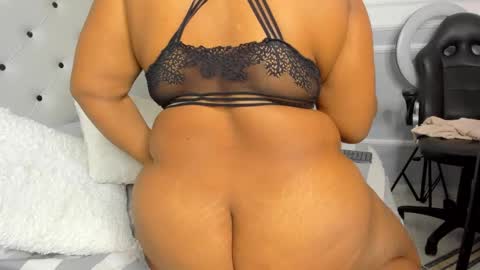 Snapshot of yiseth_02 chatting on February 9, 3:43 am roxie reyes online show from February 9, 3:43 am