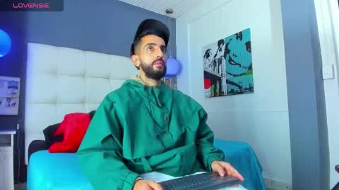 Yiyo online show from February 3, 4:32 am