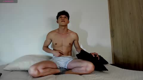Snapshot of yizus_bonz chatting on October 19, 11:20 pm yizus_bonz online show from October 19, 11:20 pm