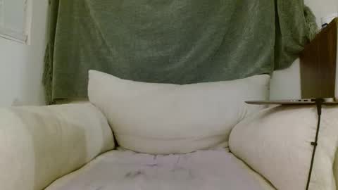 Snapshot of yngstud24 chatting on October 25, 4:24 am Yngstud24 online show from October 25, 4:24 am