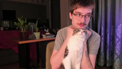 Max online show from April 7, 9:28 pm