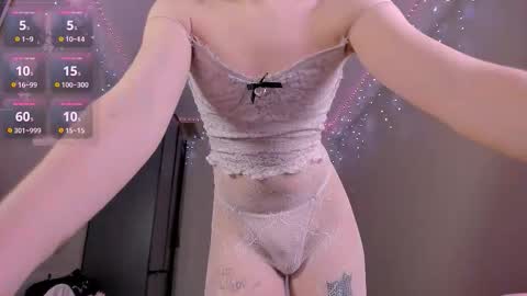 Mikaella - Mika online show from February 23, 10:01 pm