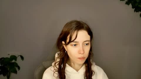 yoka_paradoxxx online show from September 17, 5:22 am