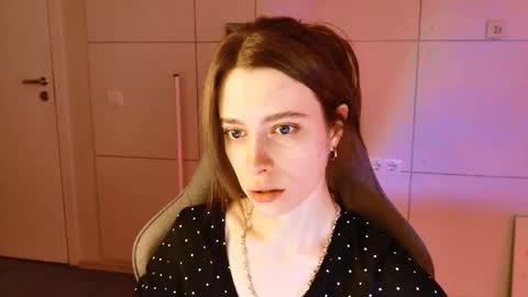 yoka_paradoxxx online show from March 5, 9:18 am