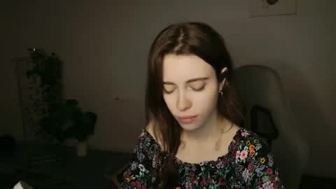 yoka_paradoxxx online show from November 18, 5:10 am