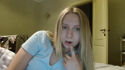 Snapshot of you_cant_forget chatting on September 17, 3:48 pm you_cant_forget online show from September 17, 3:48 pm