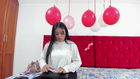  Annie  Elizabeth online show from February 18, 1:00 pm