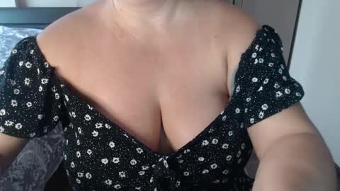 Snapshot of your__maria chatting on October 20, 7:57 am Maria Love online show from October 20, 7:57 am