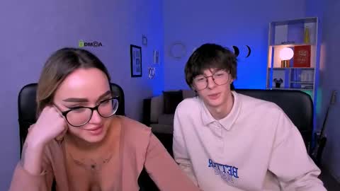 your bunny12 online show from November 28, 1:18 pm