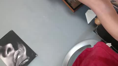 LARA online show from October 27, 3:12 pm