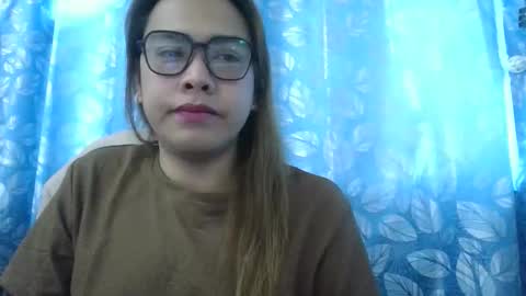 your_dreamgirlxxx69 online show from April 13, 12:04 am