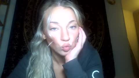 Snapshot of your_fav1 chatting on October 21, 10:57 pm your_fav1 online show from October 21, 10:57 pm