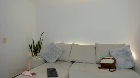 Snapshot of your_favorite_doll_ chatting on February 19, 10:31 pm Eliza online show from February 19, 10:31 pm