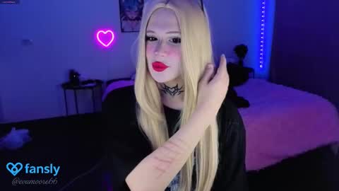 Snapshot of your_little_eva chatting on October 2, 7:01 pm Eva online show from October 2, 7:01 pm