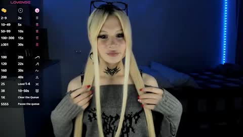 Snapshot of your_little_eva chatting on March 6, 10:04 pm Eva online show from March 6, 10:04 pm