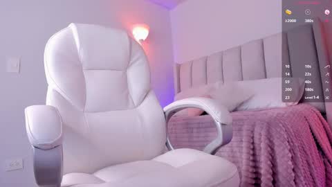 your_petite18 online show from January 8, 12:16 am