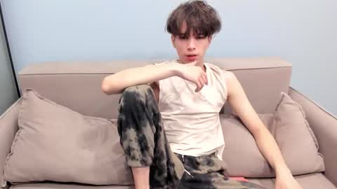 your_shy_guy online show from February 13, 7:39 pm