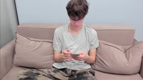 your_shy_guy online show from November 1, 6:34 am