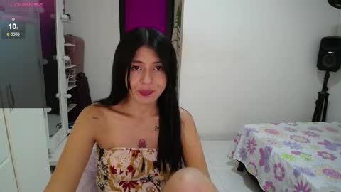 Snapshot of your_slutty_doll_ chatting on February 23, 3:24 am Danna online show from February 23, 3:24 am