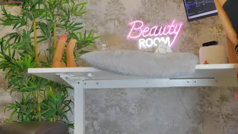 Anna online show from April 14, 7:17 pm