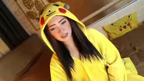 JEN  online show from October 18, 11:25 am