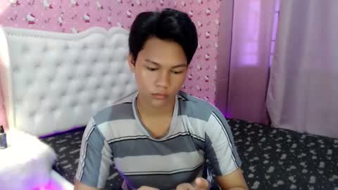 Snapshot of yourdreamboyxx chatting on September 30, 2:44 am HEN online show from September 30, 2:44 am
