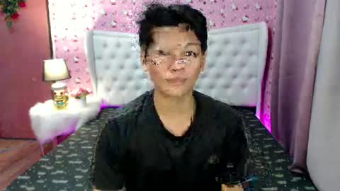Snapshot of yourdreamboyxx chatting on September 11, 10:05 am HEN online show from September 11, 10:05 am
