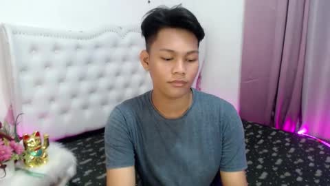 Snapshot of yourdreamboyxx chatting on October 6, 12:01 pm HEN online show from October 6, 12:01 pm