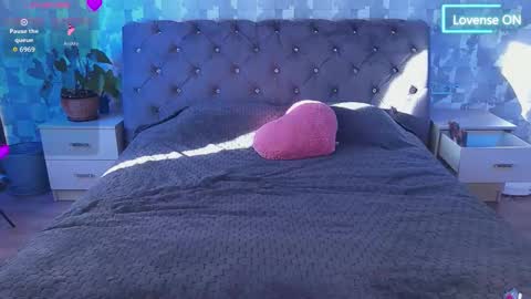 Snapshot of yourfantasywild chatting on October 21, 1:16 pm Sue online show from October 21, 1:16 pm