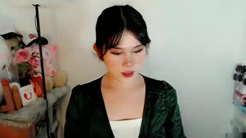 PrettyElla online show from November 26, 8:44 am