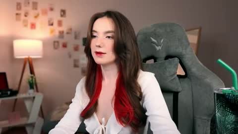 Snapshot of yourfrenchteacher chatting on October 16, 9:13 pm Chloe online show from October 16, 9:13 pm