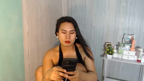 Mauie  online show from December 21, 1:45 am