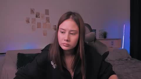 Snapshot of yourlovelystreamer chatting on October 18, 1:37 pm Nikol online show from October 18, 1:37 pm