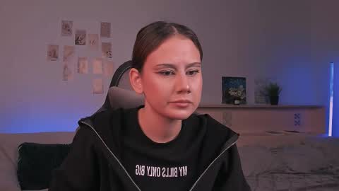 Snapshot of yourlovelystreamer chatting on October 13, 1:57 pm Nikol online show from October 13, 1:57 pm