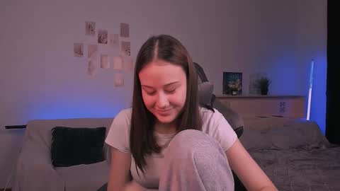 Snapshot of yourlovelystreamer chatting on October 16, 1:33 pm Nikol online show from October 16, 1:33 pm