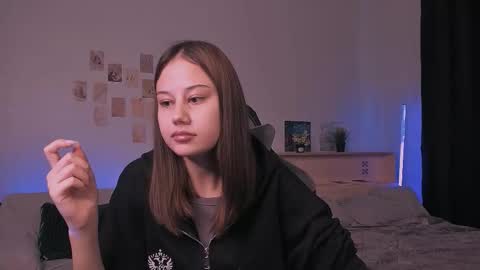 Snapshot of yourlovelystreamer chatting on October 20, 10:42 am Nikol online show from October 20, 10:42 am