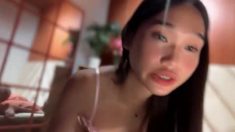 yoursluttyashxx online show from April 14, 1:14 pm