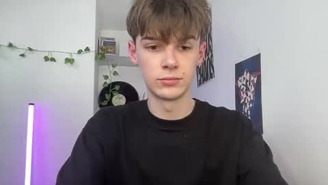 yoursweetyguy online show from April 15, 2:20 pm