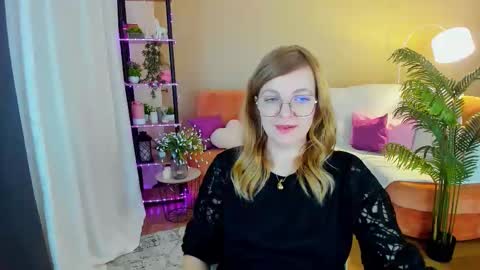 Snapshot of youruniverser chatting on October 14, 1:47 pm Alice online show from October 14, 1:47 pm