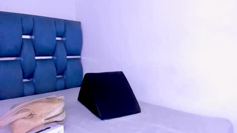 Snapshot of yourwife_anna chatting on September 29, 11:20 am yourwife_anna online show from September 29, 11:20 am