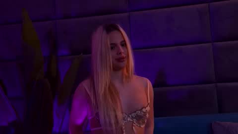 Foxie online show from November 16, 4:09 pm