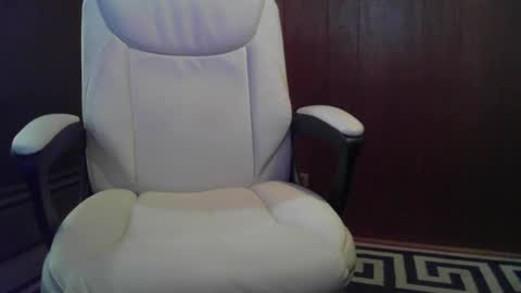 Snapshot of yulanesca chatting on February 25, 3:53 pm Russ online show from February 25, 3:53 pm