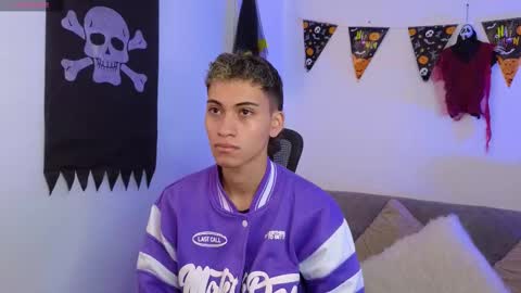 Snapshot of yulian_vasquez chatting on October 20, 12:21 pm yulian_vasquez online show from October 20, 12:21 pm
