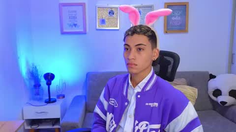 yulian_vasquez online show from December 4, 12:38 pm